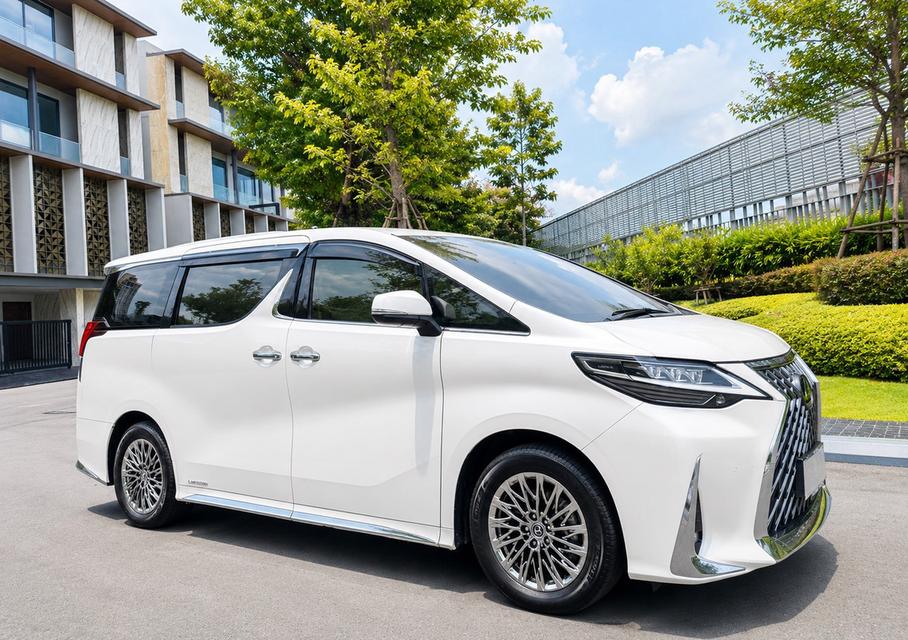 Lexus LM300h 2.5 Hybrid E-Four ปี 2021 สีขาว วิ่งน้อย 44,xxx กม. รถศูนย์ Lexus Thailand รูปย่อยที่ 2