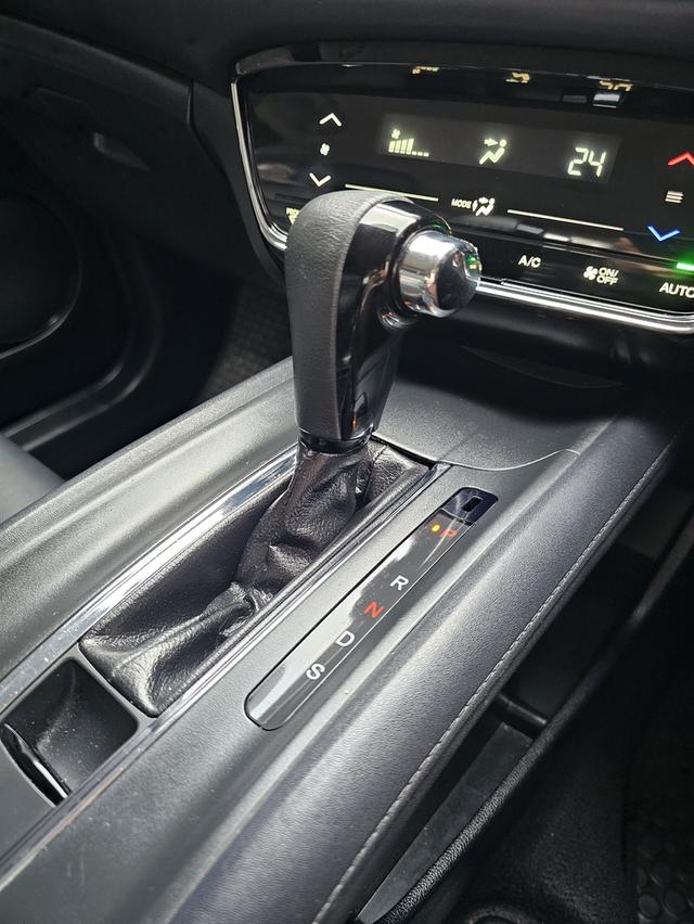 HONDA HR-V 1.8 E CVT ปี 16 AT 14