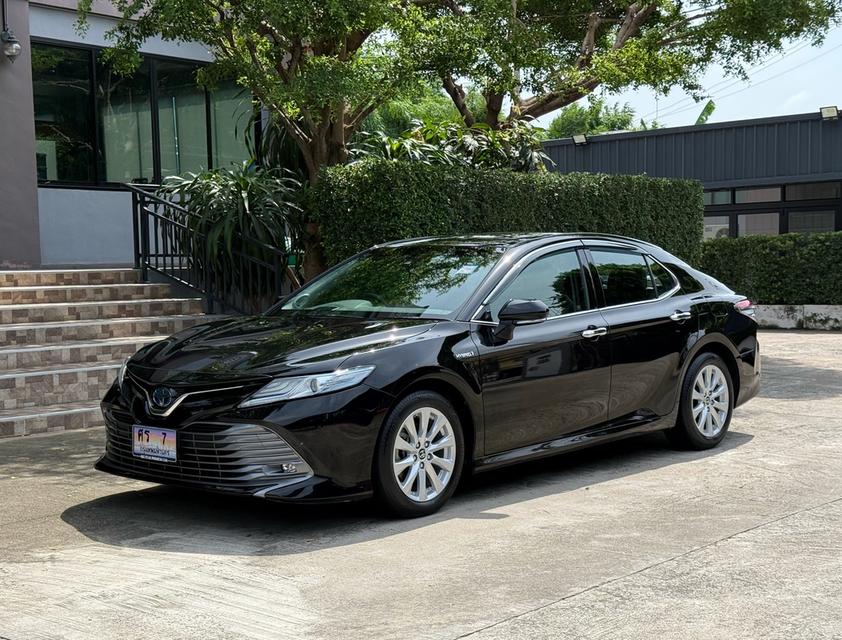 2020 TOYOTA CAMRY HV PREMIUM รถมือเดียวออกป้ายแดง รถวิ่งน้อย เข้าศูนย์ทุกระยะ ไม่เคยมีอุบัติเหตุครับ