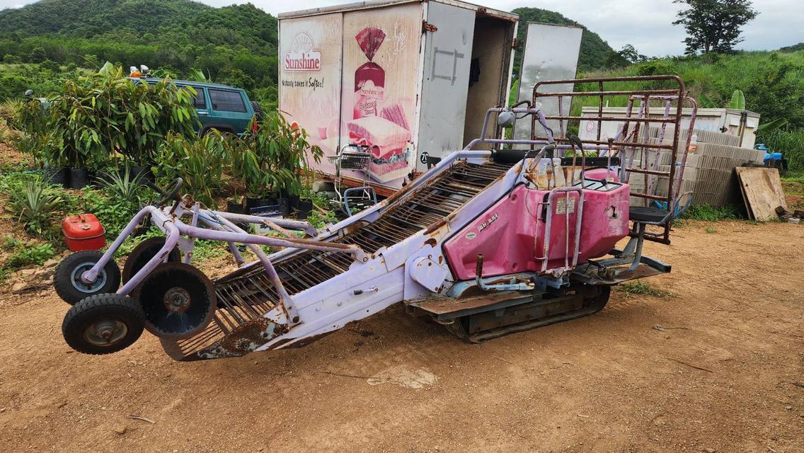 รถเก็บเกี่ยว พืชผลเกษตรในดิน เช่น หัวมัน เผือก แครอท เครื่องเบนซิน MITSUBISHI 4 จังหวะ เก่าญี่ปุ่น