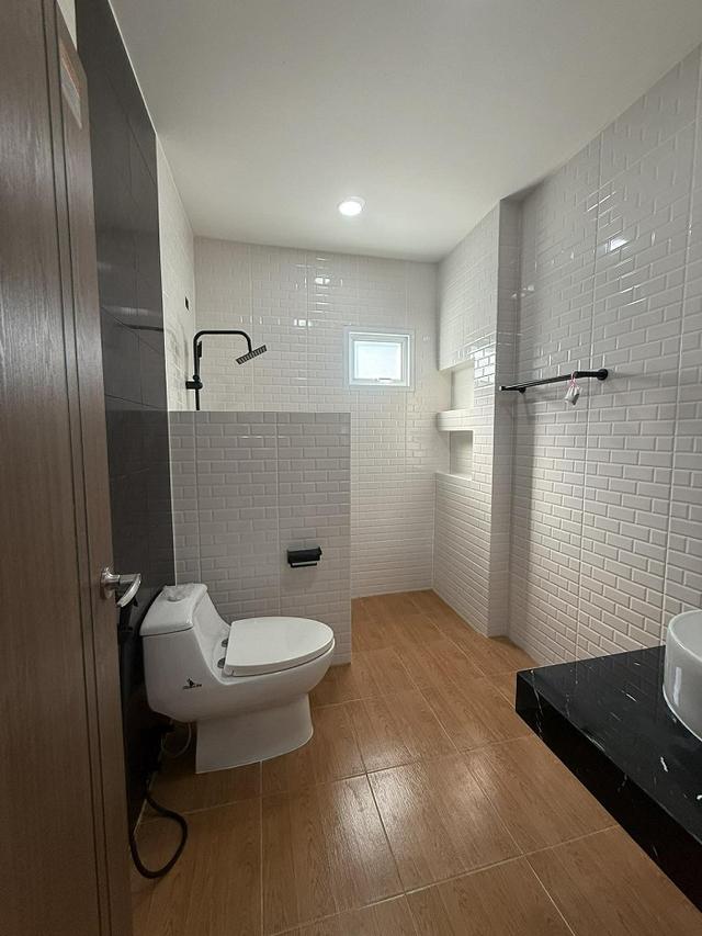 ขายบ้านเดี่ยวชั้นเดียวสร้างใหม่ พร้อมอยู่ ขนาด42ตรว เฟอร์นิเจอร์ครบ ใกล้ถนนมอเตอร์เวย์ชลบุรี-พัทยา บ้านบึง ชลบุรี. 10