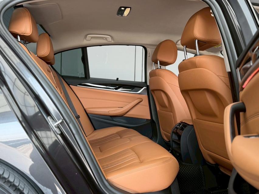 2019 BMW SERIES 5, 530e 2.0 ELITEโฉม G30 ปี17-24 สีเทา Plug-in Hybrid รูปที่ 12