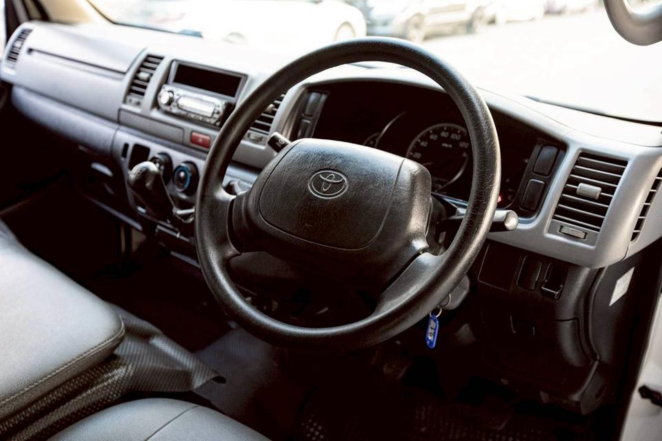 Toyota Hiace 2.5 ดีเซล M/T โม่งน้อย ปี 2007 สีขาว 12