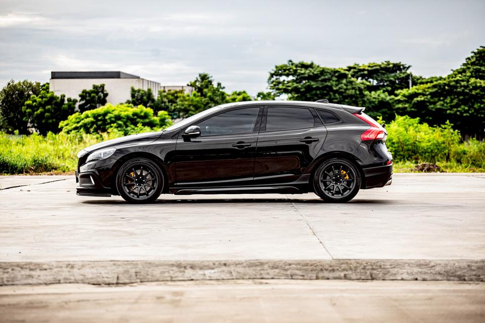 Volvo V40 T5 Cross Country 2.0 Turbo T5 ปี 2015 สีดำ ของแต่งหลักแสน 10