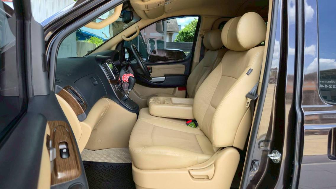 ขาย Hyundai H1 2.5Deluxe ปี19 10