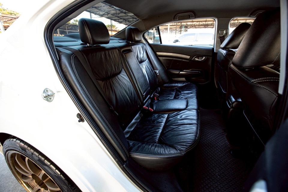 Honda Civic Fb 1.8ES ภายในดำ เบาะไฟฟ้า สีขาว ปี 2013 รูปที่ 11