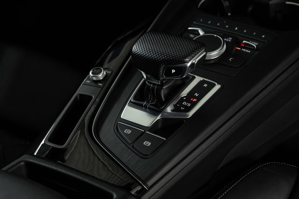 Audi A4 Avant 45 TFSI Quattro S-Line Black Edition 2020 รถเจ้าของเดียว รูปที่ 12