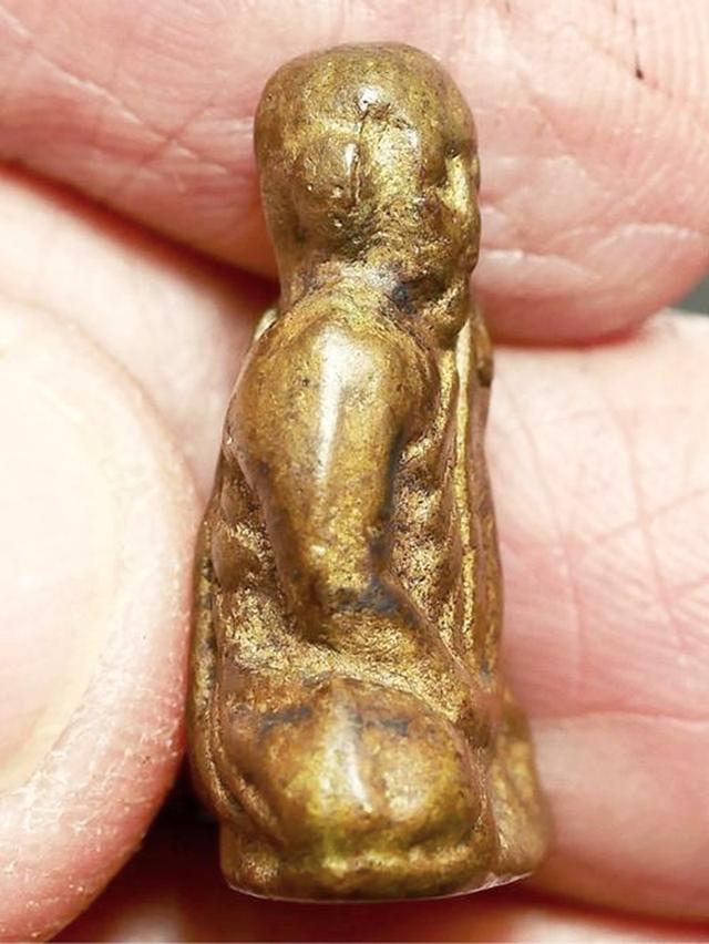 รูปหล่อรุ่นแรก หลวงพ่อยอด วัดหนองปลาหมอ จ.สระบุรี ปี 2487....เก่า สุดๆๆ รูปที่ 8