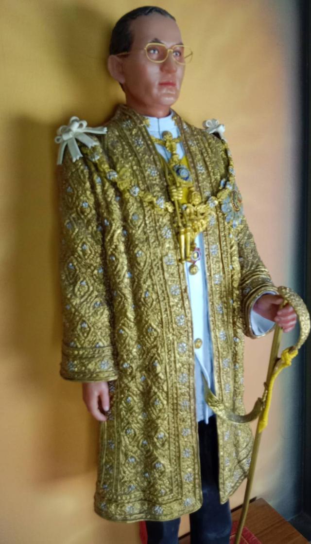 34.พระบรมรูปปั้นพระบาทสมเด็จพระเจ้าอยู่หัวรัชกาลที่9 พระบาทสมเด็จพระปรมินทรมหาภูมิพลอดุลยเดช โดย Linda Decoration รูปที่ 5