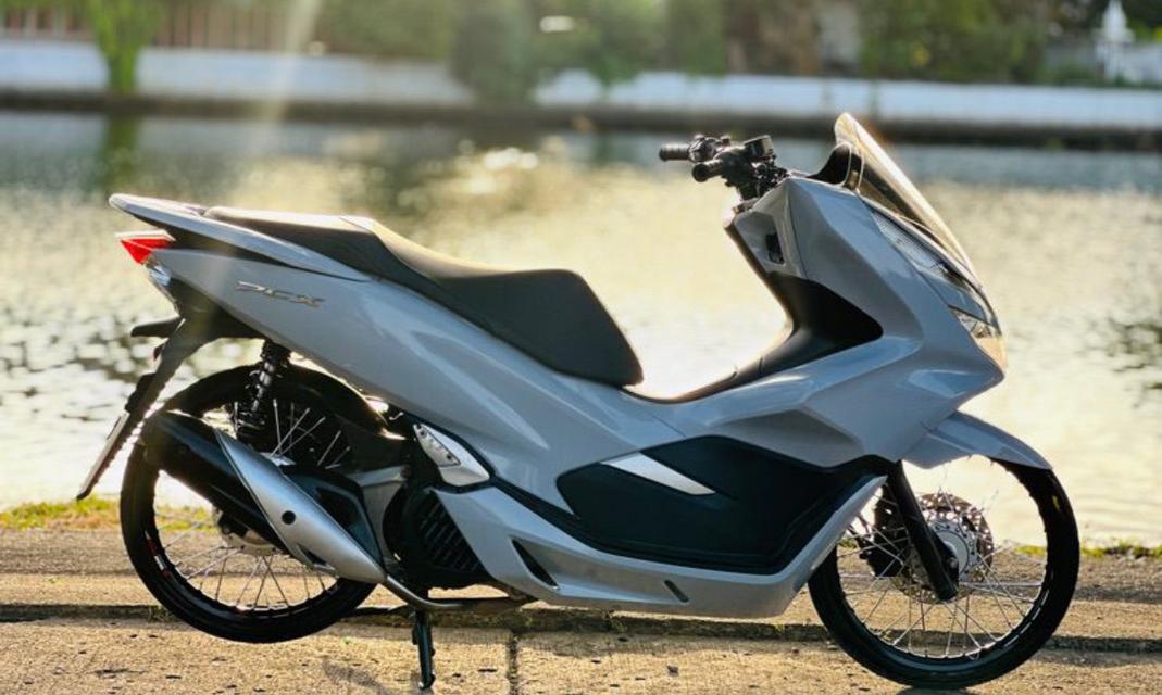 มอเตอร์ไซค์ Honda PCX สีเทา 2