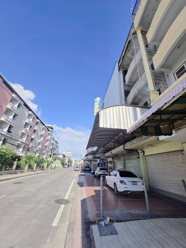 ขายและให้เช่าอาคารพาณิชย์ 4 ชั้น ลาดพร้าว 80 แยก 22 เขตวังทองหลาง 2