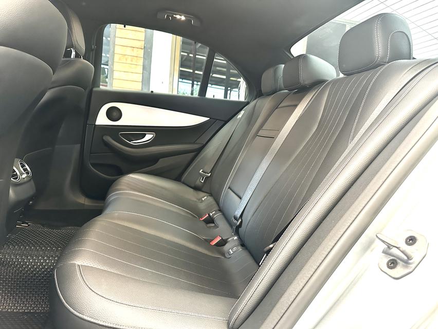 BENZ E220d 2.0 AMG SPORT จดทะเบียนปี 2022 14