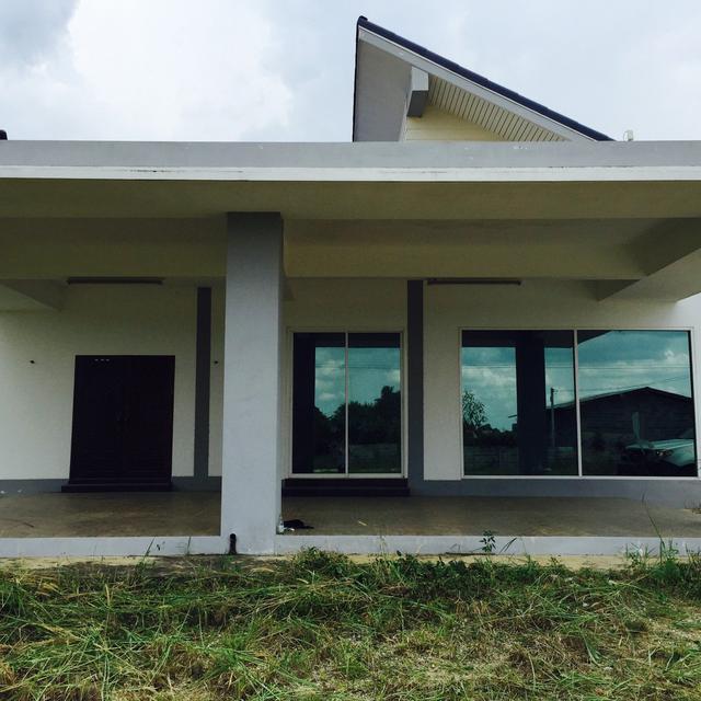 Newly constructed house, 4 Rais or about area 6,400 sqm. , very big area Suitable for home lovers and has a wide area 2
