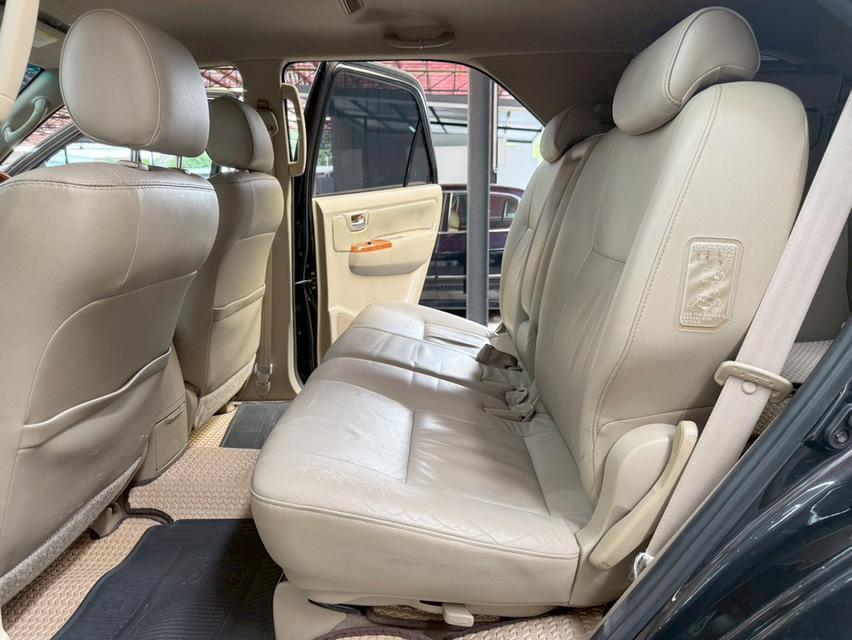 TOYOTA FORTUNER 2.7 V ปี 2011 13