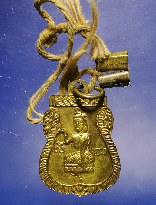 รูป เหรียญพระพุทธชินราชหลังแม่นางกวัก ปี05 พร้อมสายสิญจน์ เดิมจากวัด 3