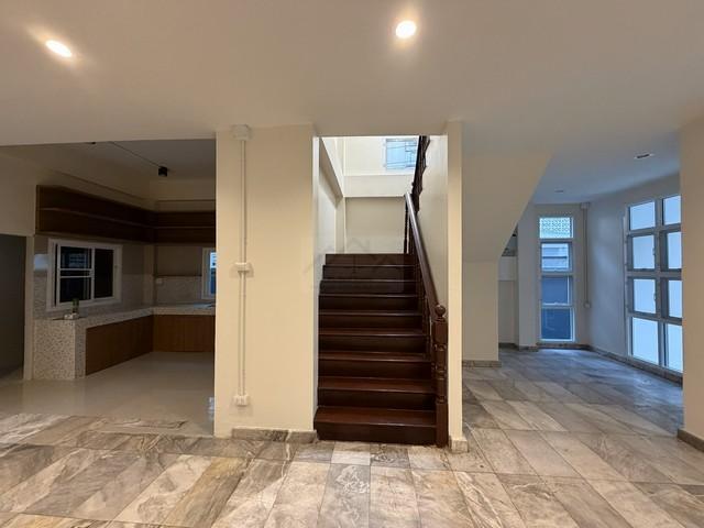 ให้เช่าโฮม ออฟฟิศ 3 ชั้น สุขุมวิทซอย 46 ใกล้ BTS พระโขนง เหมาะอยู่อาศัยหรือทำออฟฟิศ จอดรถ 5 คัน อนุญาตให้เลี้ยงสัตว์ได้ 8