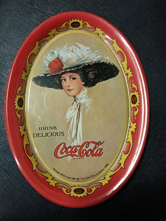 ถาดเหล็กสังกะสี Coca-Colaลายสตรี