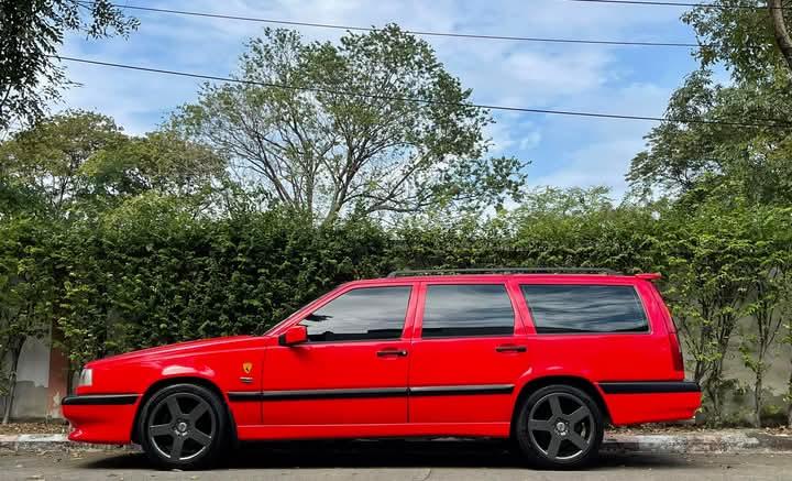 Volvo 850 สีแดง