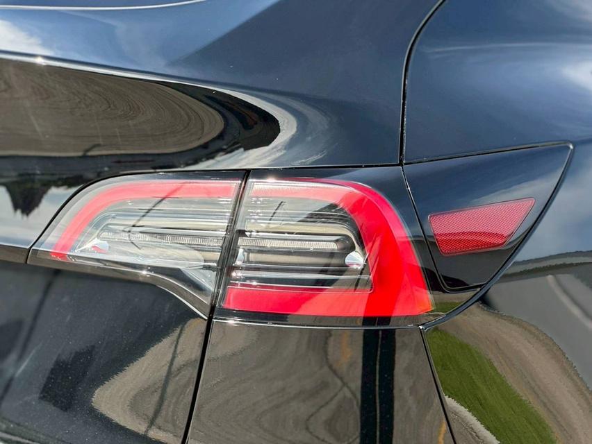 Tesla Model Y Long Range 2023  7