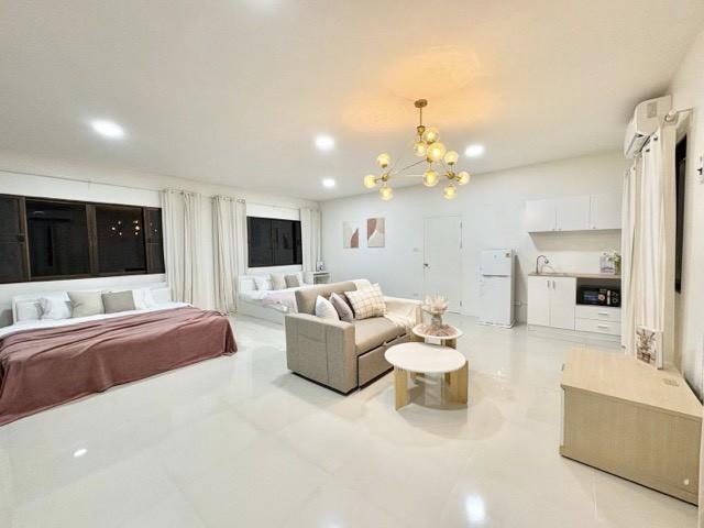 ให้เช่าบ้านเดี่ยว 2 ชั้น 80 ตร.ว. พื้นที่กว้าง 5 ห้องนอน ลาดพร้าว ซอย 9 เดินถึง MRT ลาดพร้าว 5 นาที จอดรถ 3 คัน เหมาะอยู่อาศัยหรือทำโฮมออฟฟิศ 3