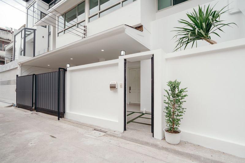 ขาย Townhome 3 ชั้น 48 ตรวา ซอยสุขุมวิท 15 ทำเลดี เพียง 1 นาทีถึง โรงเรียนนานาชาติ NIST และ 5 นาที ถึง BTS อโศก 2