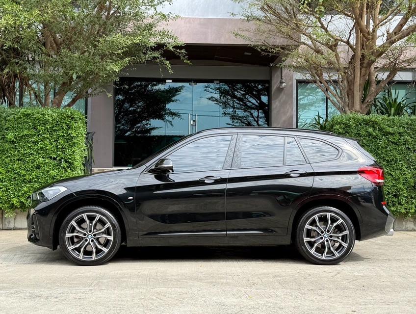 2022 BMW X1 20D MSPORT LCI รถมือเดียวออกป้ายแดง รถวิ่งน้อย ไม่เคยมีอุบัติเหตุ วารันตีศูนย์ยังเหลืออีกนานครับ 5