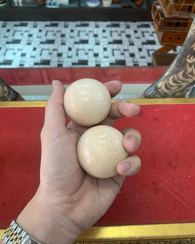 ลูกบอลหิน2 ชิ้น 3