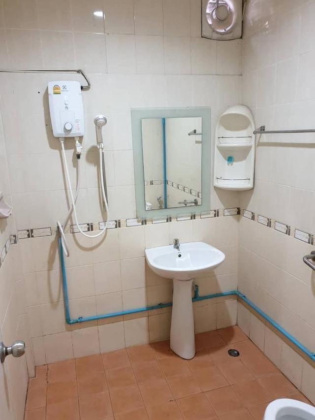 ทาวน์เอ้าส์ 3 ชั้น 4 ห้องนอน 2 ห้องน้ำ ขนาด 60 ตร.ว. เข้า-ออก จรัญฯ65 หรือ สิรินธร ซ.5 8