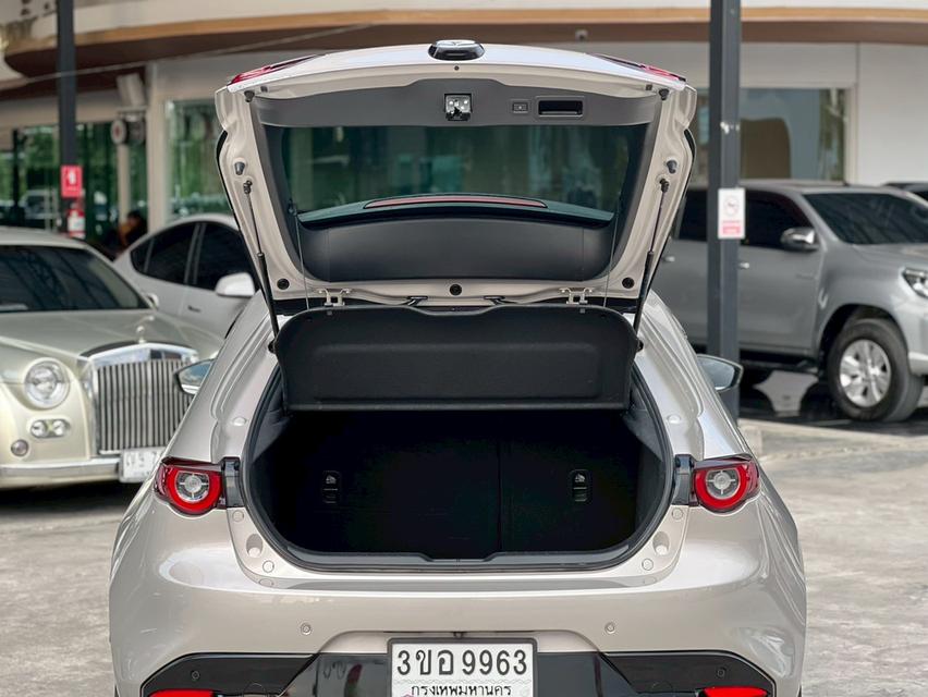 ปี 2022 MAZDA MAZDA3, 2.0 S SPORTSโฉม ปี19-ปัจจุบัน 5Dr สีนำ้ตาล รองท็อปเครื่องยนต์ SKYACTIV-G 2.0 เบนซิน 16