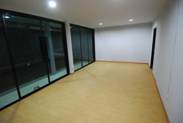 ให้เช่าบ้านเดี่ยว2ชั้น60 ตร.ว หมู่บ้าน ต.รวมโชคย่านลาดพร้าวโชคชัย4ลาดพร้าววังหิน ใกล้MRTโชคชัย4 5