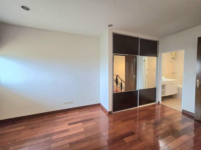 ขายคอนโด Elite Residence ศรีนครินทร์ 5 ห้องแบบ Duplex 104 ตร.ม ใกล้รพ.สมิติเวช 2