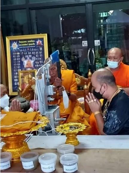 201. พระปิดตา 3องค์ รุ่น ปลดหนี้ ทวีทรัพย์ 65  หลวงพ่อพัฒน์ วัดห้วยด้วน จ.นครสวสรรค์ หลังยันต์ ฝังตะกรุด 15