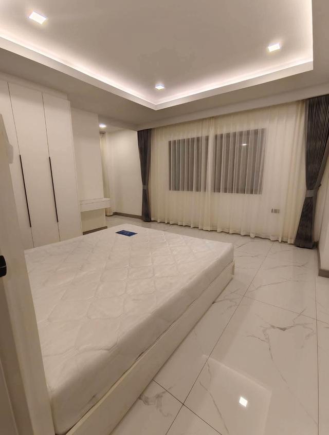 Chokchai village 9 for rent 5 bedroom  11