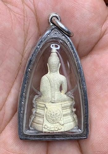 หลวงพ่อโสธรเลี่ยมเงิน