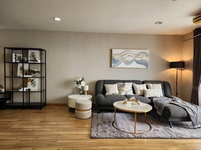 Asoke Place Condo for Rent near Asok BTS & Sukhumvit MRT 2