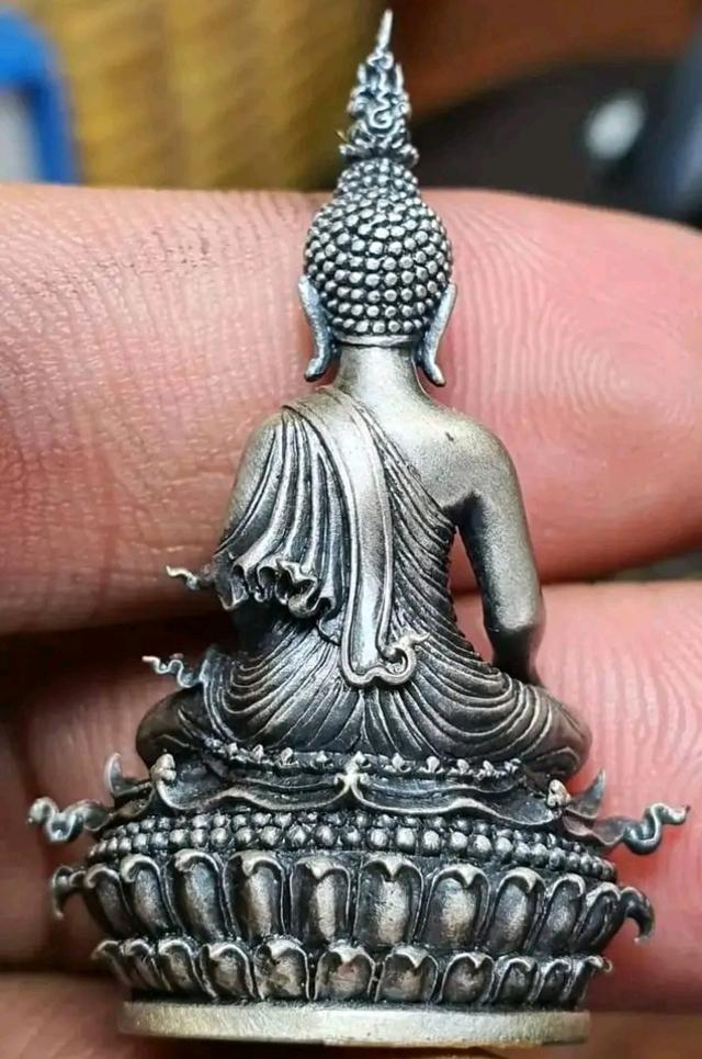 พระพุทธเนื้อเงิน