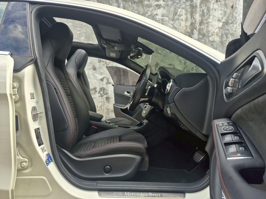 Mercedes-Benz CLA250 AMG 8