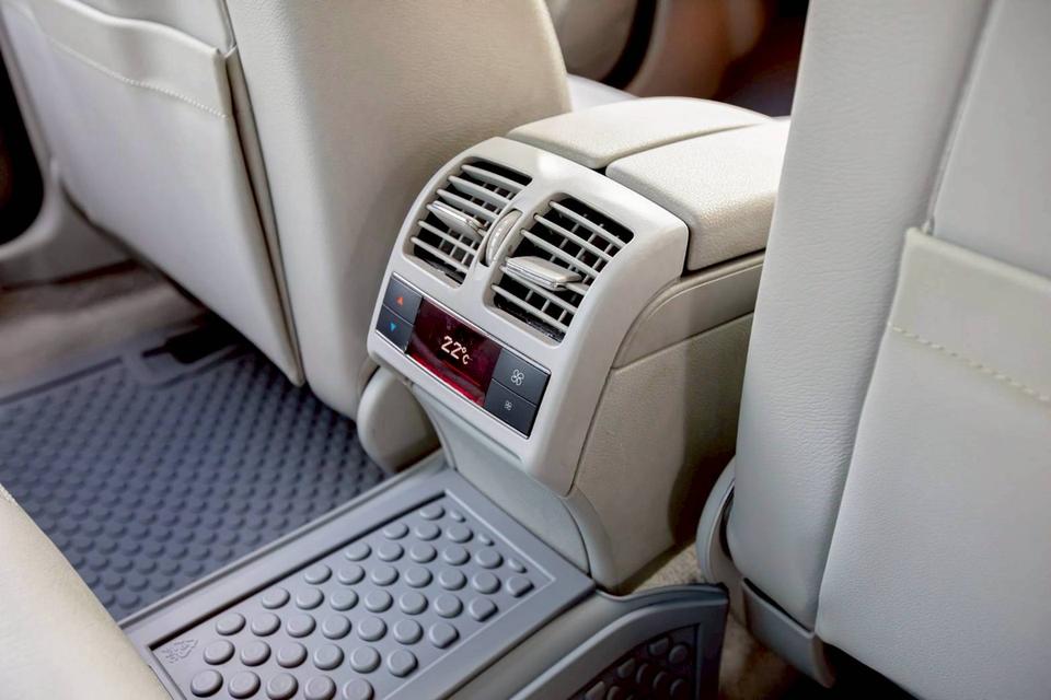 Benz C200 CGI BE สีดำ ปี 2011 สีเทา 18