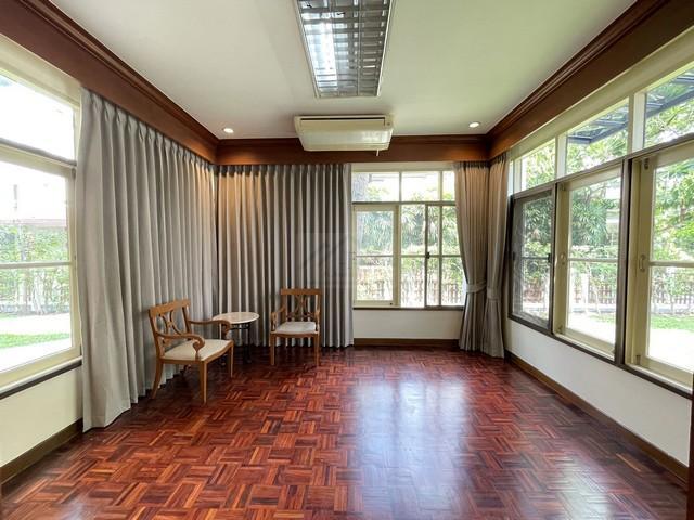 ให้เช่า บ้านเดี่ยว ซอยวิภาวดี 20 ใกล้ MRT ลาดพร้าว รัชดา หลังบ้านวิวน้ำพุ สวนของหมู่บ้าน 5