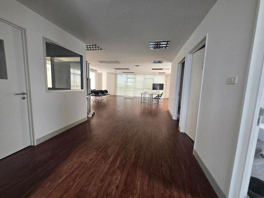 อาคารสำนักงานให้เช่า 8 ชั้น พร้อมลิฟต์ ศรีนครินทร์ 40 ไลน์ไอดี ✅ @ibx7531n 4