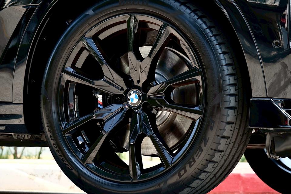 BMW X7 xDrive40d M-Sport (G07) LCI ปี 2024 สีดำ ราคาเร้าใจ รูปที่ 9
