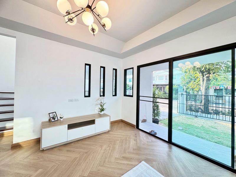 หมู่บ้านพฤกษ์ลดา คลองถนน วงแหวน–รัตนาธิเบศร์ บ้านเดี่ยว 2 ชั้น  ถนนเมน ตกแต่งใหม่พร้อมอยู่ โครงการ (Land & Houses) 6