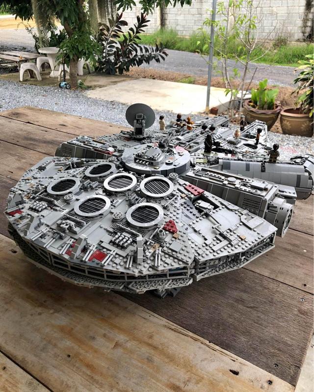 ปล่อย Lego Millennium Falcon 3