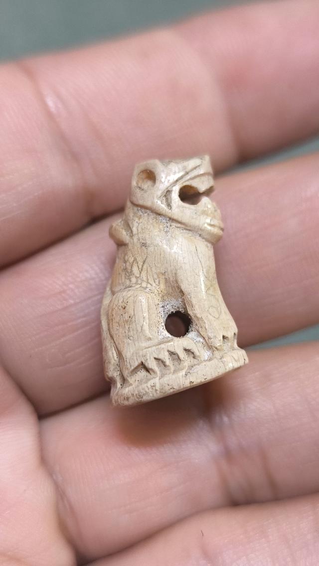 เครื่องรางแกะเป็นเสือ