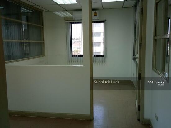 ให้เช่าพื้นที่ 180 ตารางเมตร (ชั้น 4) ติดถนนสุขุมวิท ห่างจาก BTS อุดมสุข เพียง 250 เมตร 4