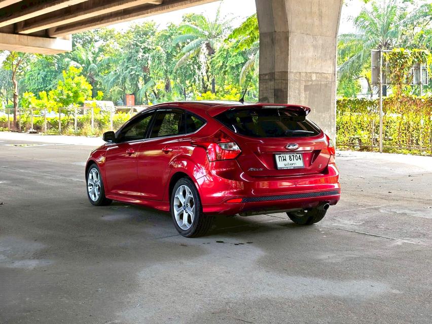 ขายรถ Ford Focus 2.0 Hatchback ปี 2013 สีแดง เกียร์ออโต้ 6