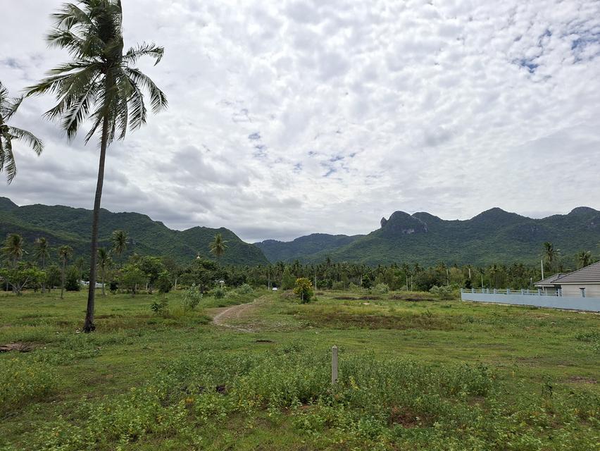 ที่ดินวามร้อยยอดใกล้ชายหาดสามร้อยยิด1.3กม.