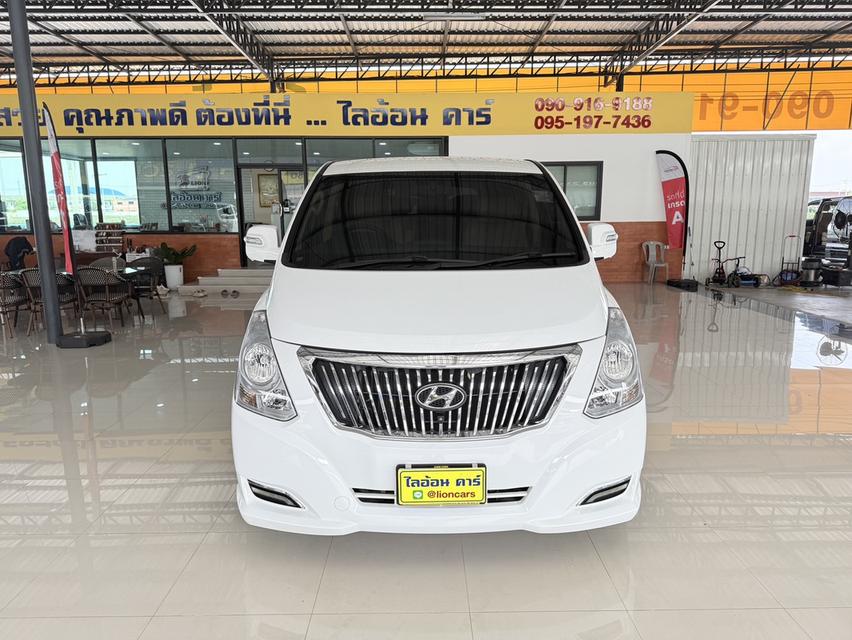  Hyundai Grand Starex 2.5 VIP (ปี 2017) Wagon AT 2