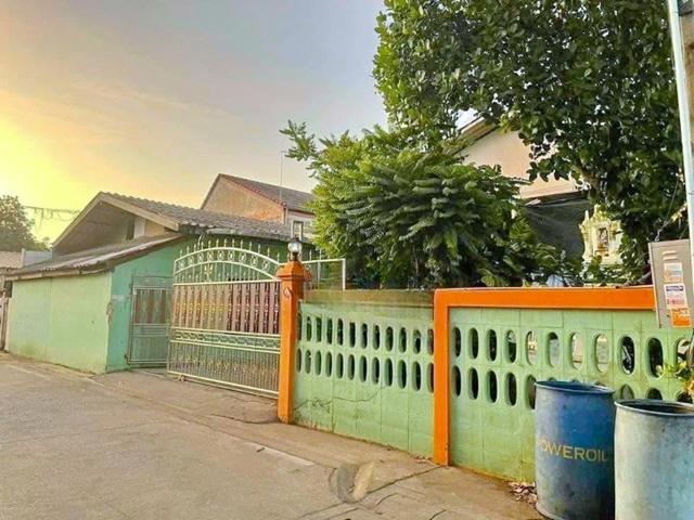 ถนนพุทธสาคร 255 ตร.ว. 500 ตร.ม. ตลาดอ้อมน้อย 1.4กม. บ้านเดี่ยว 2ชั้น 6นอน 6น้ำ พร้อมโกดังโรงงานและลานจอดรถ 6