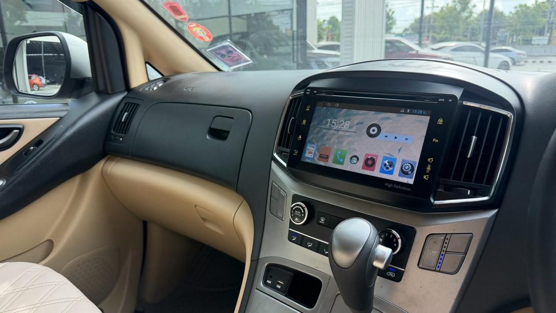2019 HYUNDAI H1 TOURING สีเทา เลขไมล์ 184,XXX KM    เครื่องดีเชลล้วน เซอร์วิสศูนย์ ทุกระยะ ชัดเจนสุด บันไดไฟฟ้า  จอแอนดรอย โฉมใหม่แล้ว รถสวย เดิม รูปที่ 5